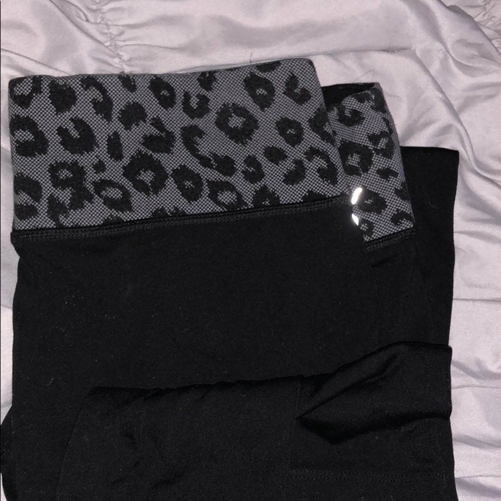 Black yoga leggings
